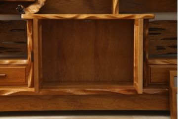 中古　美品　屋久杉　漆塗り　美しい木の風合いを堪能できる茶箪笥(飾り棚、違い棚、茶棚、戸棚、収納棚)(定価約250万円)(R-077834)