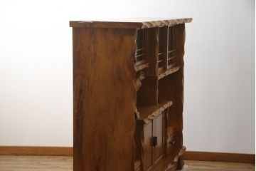 中古　美品　屋久杉　漆塗り　美しい木の風合いを堪能できる茶箪笥(飾り棚、違い棚、茶棚、戸棚、収納棚)(定価約250万円)(R-077834)