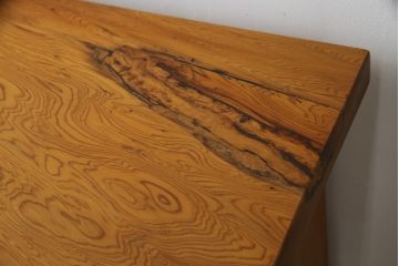 中古　美品　屋久杉　漆塗り　美しい木の風合いを堪能できる茶箪笥(飾り棚、違い棚、茶棚、戸棚、収納棚)(定価約250万円)(R-077834)