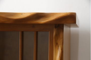 中古　美品　屋久杉　漆塗り　美しい木の風合いを堪能できる茶箪笥(飾り棚、違い棚、茶棚、戸棚、収納棚)(定価約250万円)(R-077834)
