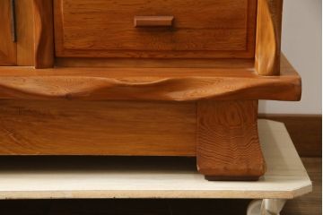 中古　美品　屋久杉　漆塗り　美しい木の風合いを堪能できる茶箪笥(飾り棚、違い棚、茶棚、戸棚、収納棚)(定価約250万円)(R-077834)