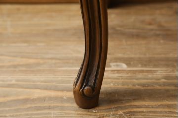 中古　カリモク家具(karimoku)　domani(ドマーニ)　Louis(ルイ)XVシリーズ　ルイ15世　気品ある佇まいが高級感を醸し出すオットマン(スツール)(R-077835)
