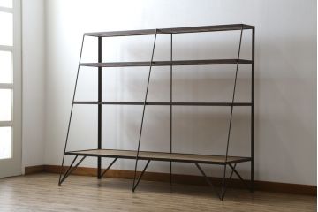 中古　ラフジュ工房オリジナル　杉材　台形アイアンラック(オープンラック、シェルフ、店舗什器、飾り棚、陳列棚)(R-077836)