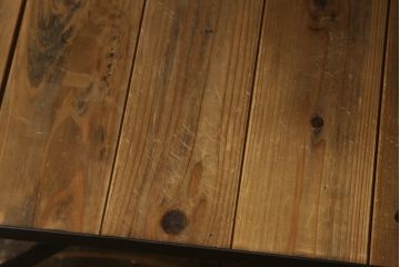 中古　ラフジュ工房オリジナル　杉材　台形アイアンラック(オープンラック、シェルフ、店舗什器、飾り棚、陳列棚)(R-077836)