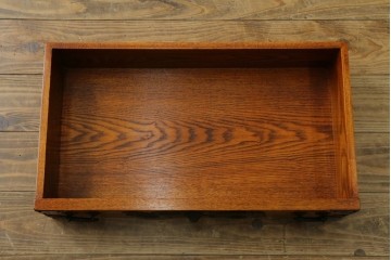 中古　民芸家具　楡(ニレ)材　総無垢材　重厚な金具が存在感を放つ車箪笥　(R-077843)