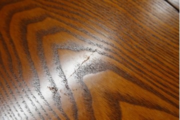 中古　民芸家具　楡(ニレ)材　総無垢材　重厚な金具が存在感を放つ車箪笥　(R-077843)