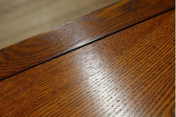 中古　民芸家具　楡(ニレ)材　総無垢材　重厚な金具が存在感を放つ車箪笥　(R-077843)