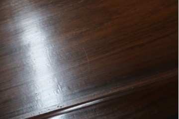 和製ビンテージ　紫檀(シタン)材　優雅な花鳥図の彫刻と上品な透かし彫りが目を引く飾り棚(茶棚、違い棚、収納棚、戸棚、ヴィンテージ)(定価約140万円)(R-077844)