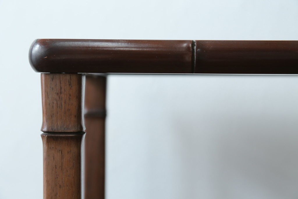 和製ビンテージ　紫檀(シタン)材　優雅な花鳥図の彫刻と上品な透かし彫りが目を引く飾り棚(茶棚、違い棚、収納棚、戸棚、ヴィンテージ)(定価約140万円)(R-077844)