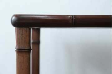 和製ビンテージ　紫檀(シタン)材　優雅な花鳥図の彫刻と上品な透かし彫りが目を引く飾り棚(茶棚、違い棚、収納棚、戸棚、ヴィンテージ)(定価約140万円)(R-077844)