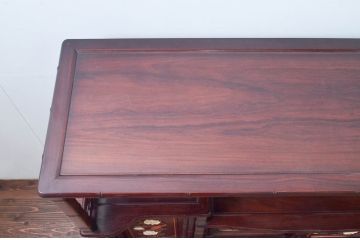 和製ビンテージ　紫檀(シタン)材　優雅な花鳥図の彫刻と上品な透かし彫りが目を引く飾り棚(茶棚、違い棚、収納棚、戸棚、ヴィンテージ)(定価約140万円)(R-077844)