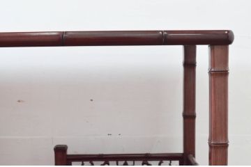 和製ビンテージ　紫檀(シタン)材　優雅な花鳥図の彫刻と上品な透かし彫りが目を引く飾り棚(茶棚、違い棚、収納棚、戸棚、ヴィンテージ)(定価約140万円)(R-077844)