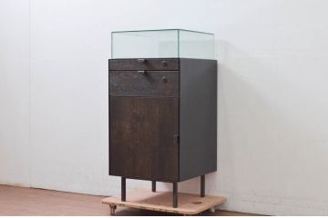 中古　美品　特注品　アンティーク調　収納付きのシンプルなショーケース(ガラスケース、Gケース、コレクションケース、ディスプレイケース、展示台、展示ケース、ジュエリーケース、飾り台、陳列台、サイドキャビネット、店舗什器)(R-077845)