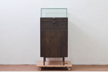 中古　美品　特注品　アンティーク調　収納付きのシンプルなショーケース(ガラスケース、Gケース、コレクションケース、ディスプレイケース、展示台、展示ケース、ジュエリーケース、飾り台、陳列台、サイドキャビネット、店舗什器)(R-077845)