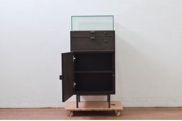 中古　美品　特注品　アンティーク調　収納付きのシンプルなショーケース(ガラスケース、Gケース、コレクションケース、ディスプレイケース、展示台、展示ケース、ジュエリーケース、飾り台、陳列台、サイドキャビネット、店舗什器)(R-077845)