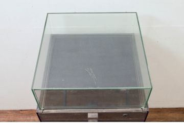 中古　美品　特注品　アンティーク調　収納付きのシンプルなショーケース(ガラスケース、Gケース、コレクションケース、ディスプレイケース、展示台、展示ケース、ジュエリーケース、飾り台、陳列台、サイドキャビネット、店舗什器)(R-077845)