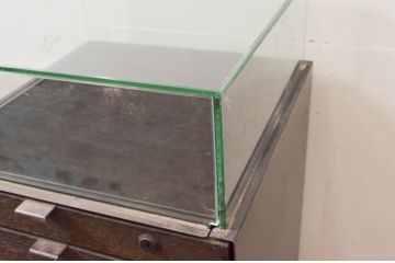 中古　美品　特注品　アンティーク調　収納付きのシンプルなショーケース(ガラスケース、Gケース、コレクションケース、ディスプレイケース、展示台、展示ケース、ジュエリーケース、飾り台、陳列台、サイドキャビネット、店舗什器)(R-077845)