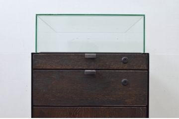 中古　美品　特注品　アンティーク調　収納付きのシンプルなショーケース(ガラスケース、Gケース、コレクションケース、ディスプレイケース、展示台、展示ケース、ジュエリーケース、飾り台、陳列台、サイドキャビネット、店舗什器)(R-077845)