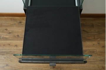 中古　美品　特注品　アンティーク調　収納付きのシンプルなショーケース　(R-077845)