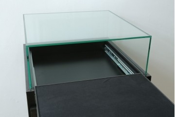 中古　美品　特注品　アンティーク調　収納付きのシンプルなショーケース　(R-077845)