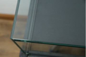 中古　美品　特注品　アンティーク調　収納付きのシンプルなショーケース　(R-077845)