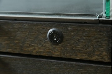 中古　美品　特注品　アンティーク調　収納付きのシンプルなショーケース　(R-077845)