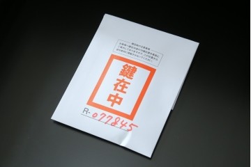 中古　美品　特注品　アンティーク調　収納付きのシンプルなショーケース　(R-077845)