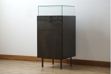中古　美品　特注品　アンティーク調　収納付きのシンプルなショーケース(ガラスケース、Gケース、コレクションケース、ディスプレイケース、展示台、展示ケース、ジュエリーケース、飾り台、陳列台、サイドキャビネット、店舗什器)(R-077846)