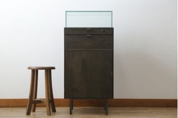 中古　美品　特注品　アンティーク調　収納付きのシンプルなショーケース(ガラスケース、Gケース、コレクションケース、ディスプレイケース、展示台、展示ケース、ジュエリーケース、飾り台、陳列台、サイドキャビネット、店舗什器)(R-077846)