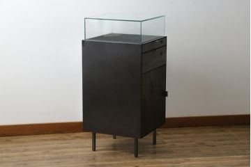 中古　美品　特注品　アンティーク調　収納付きのシンプルなショーケース(ガラスケース、Gケース、コレクションケース、ディスプレイケース、展示台、展示ケース、ジュエリーケース、飾り台、陳列台、サイドキャビネット、店舗什器)(R-077846)