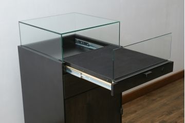 中古　美品　特注品　アンティーク調　収納付きのシンプルなショーケース(ガラスケース、Gケース、コレクションケース、ディスプレイケース、展示台、展示ケース、ジュエリーケース、飾り台、陳列台、サイドキャビネット、店舗什器)(R-077846)