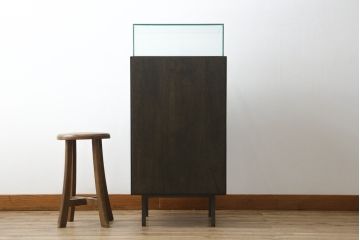 中古　美品　特注品　アンティーク調　収納付きのシンプルなショーケース(ガラスケース、Gケース、コレクションケース、ディスプレイケース、展示台、展示ケース、ジュエリーケース、飾り台、陳列台、サイドキャビネット、店舗什器)(R-077846)
