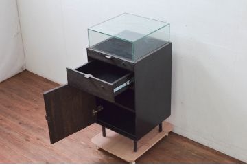 中古　美品　特注品　アンティーク調　収納付きのシンプルなショーケース(ガラスケース、Gケース、コレクションケース、ディスプレイケース、展示台、展示ケース、ジュエリーケース、飾り台、陳列台、サイドキャビネット、店舗什器)(R-077847)
