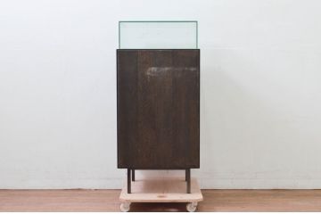 中古　美品　特注品　アンティーク調　収納付きのシンプルなショーケース(ガラスケース、Gケース、コレクションケース、ディスプレイケース、展示台、展示ケース、ジュエリーケース、飾り台、陳列台、サイドキャビネット、店舗什器)(R-077847)