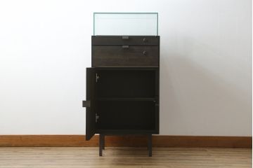 中古　美品　特注品　アンティーク調　収納付きのシンプルなショーケース(ガラスケース、Gケース、コレクションケース、ディスプレイケース、展示台、展示ケース、ジュエリーケース、飾り台、陳列台、サイドキャビネット、店舗什器)(R-077848)