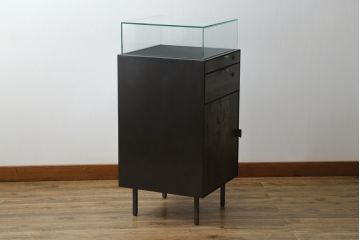 中古　美品　特注品　アンティーク調　収納付きのシンプルなショーケース(ガラスケース、Gケース、コレクションケース、ディスプレイケース、展示台、展示ケース、ジュエリーケース、飾り台、陳列台、サイドキャビネット、店舗什器)(R-077848)