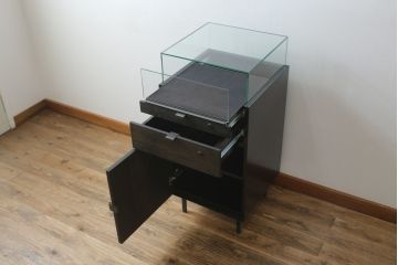 中古　美品　特注品　アンティーク調　収納付きのシンプルなショーケース(ガラスケース、Gケース、コレクションケース、ディスプレイケース、展示台、展示ケース、ジュエリーケース、飾り台、陳列台、サイドキャビネット、店舗什器)(R-077848)