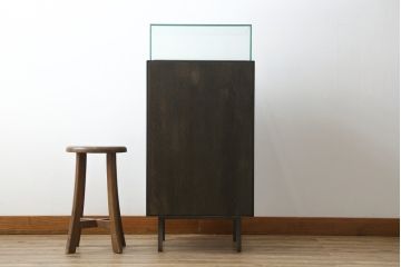 中古　美品　特注品　アンティーク調　収納付きのシンプルなショーケース(ガラスケース、Gケース、コレクションケース、ディスプレイケース、展示台、展示ケース、ジュエリーケース、飾り台、陳列台、サイドキャビネット、店舗什器)(R-077848)