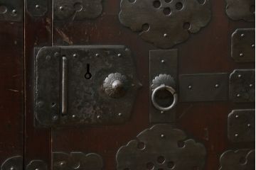 和製アンティーク　明治大正期　縁起物の巾着金具が魅力的な松本衣装箪笥(時代箪笥、和たんす、収納タンス、チェスト、引き出し)(R-077849)