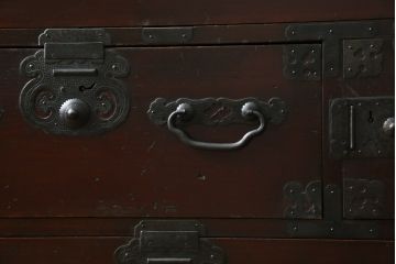 和製アンティーク　明治大正期　縁起物の巾着金具が魅力的な松本衣装箪笥(時代箪笥、和たんす、収納タンス、チェスト、引き出し)(R-077849)