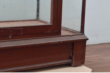 イギリスアンティーク　Pollards(E. Pollard&Co. Ltd)　マホガニー材　オーク材　シンプルなデザインの縦型ガラスケース(ショーケース、Gケース、陳列棚、飾り棚、コレクションケース、キャビネット、店舗什器、ディスプレイケース、英国)(R-077855)