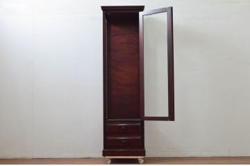 中古　美品　九州　日向民芸家具　美しい木肌と落ち着いた色合いが上品な印象与える縦型三面ガラスキャビネット(ショーケース、ガラスケース、Gケース、陳列棚、飾り棚、コレクションケース、店舗什器)(R-077856)