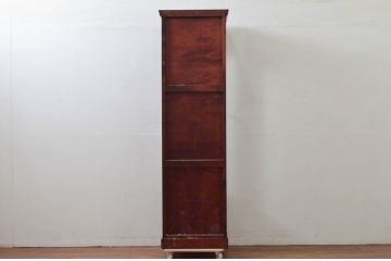 中古　美品　九州　日向民芸家具　美しい木肌と落ち着いた色合いが上品な印象与える縦型三面ガラスキャビネット(ショーケース、ガラスケース、Gケース、陳列棚、飾り棚、コレクションケース、店舗什器)(R-077856)