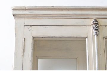 フランスアンティーク　大型!!　シャビーシックな風合いがおしゃれな脚付き縦型ガラスケース(Gケース、ショーケース、ケビント、ディスプレイケース、コレクションケース、キャビネット、飾り棚、陳列棚)(R-077858)