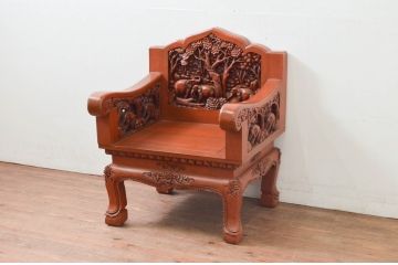 中古　アジア民芸家具　チーク材　草木と像の立派な彫刻をあしらった品格漂うアームチェア(板座チェア、一人掛けソファ、椅子、イス)(R-077861)