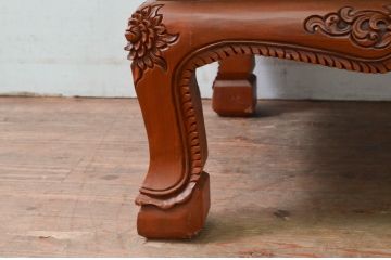 中古　アジア民芸家具　チーク材　草木と像の立派な彫刻をあしらった品格漂うアームチェア(板座チェア、一人掛けソファ、椅子、イス)(R-077861)