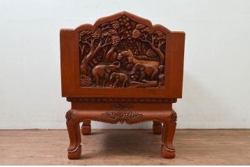 中古　アジア民芸家具　チーク材　草木と像の立派な彫刻をあしらった品格漂うアームチェア(板座チェア、一人掛けソファ、椅子、イス)(R-077861)