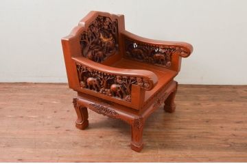 中古　アジア民芸家具　チーク材　草木と像の立派な彫刻をあしらった品格漂うアームチェア(板座チェア、一人掛けソファ、椅子、イス)(R-077863)