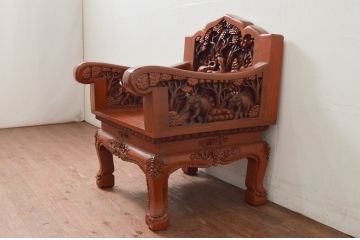 中古　アジア民芸家具　チーク材　草木と像の立派な彫刻をあしらった品格漂うアームチェア(板座チェア、一人掛けソファ、椅子、イス)(R-077864)