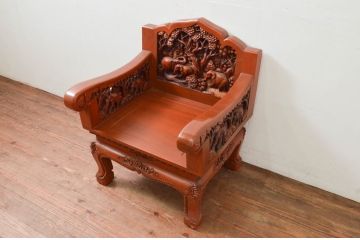 中古　アジア民芸家具　チーク材　草木と像の立派な彫刻をあしらった品格漂うアームチェア(板座チェア、一人掛けソファ、椅子、イス)(R-077864)
